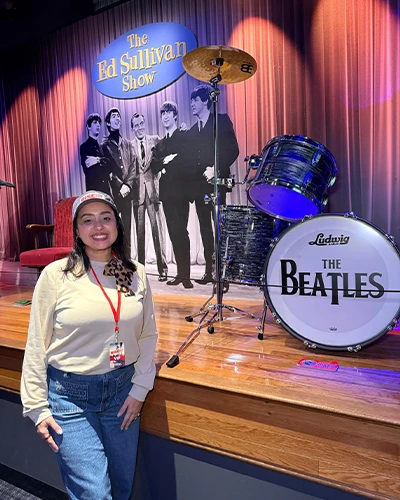 Explorando con hijos mujer the beatles